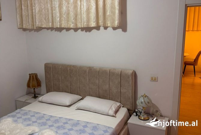 Shtepi ne shitje Apartament ne Tirane, 2+1, Mobilimi E mobiluar, Pagesa 115,000  Euro.