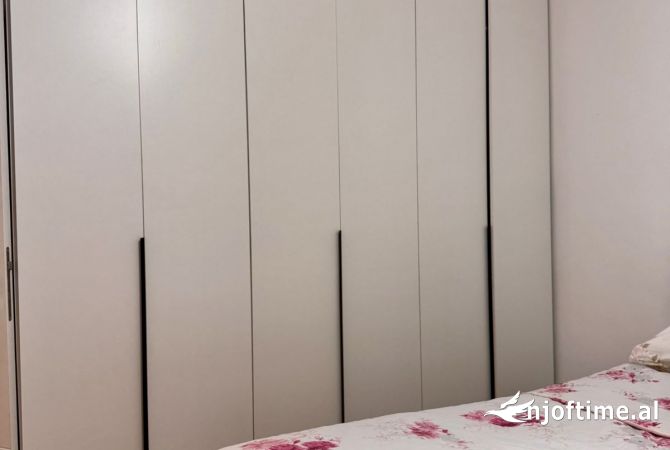 Shtepi ne shitje Apartament ne Tirane, 2+1, Mobilimi E mobiluar, Pagesa 115,000  Euro.