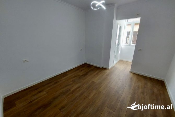 Shtepi ne shitje Apartament ne Tirane, 2+1, Mobilimi Bosh, pa mobiluar, Pagesa 185,000  Euro.