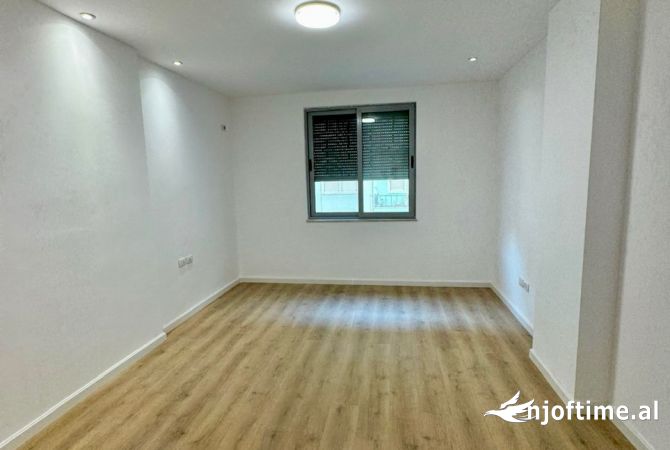 Shtepi ne shitje Apartament ne Tirane, 2+1, Mobilimi Bosh, pa mobiluar, Pagesa 170,000  Euro.
