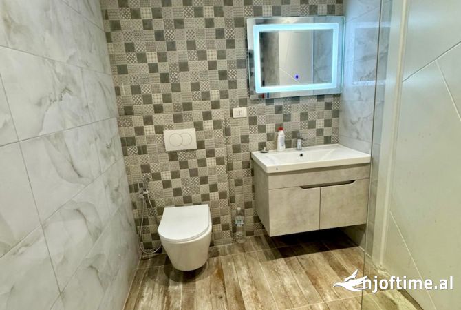 Shtepi ne shitje Apartament ne Tirane, 2+1, Mobilimi Bosh, pa mobiluar, Pagesa 170,000  Euro.