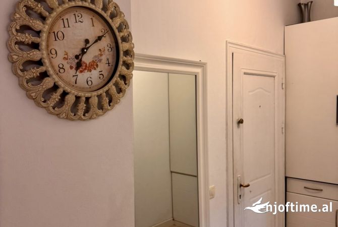 Shtepi ne shitje Apartament ne Tirane, 2+1, Mobilimi E mobiluar, Pagesa 115,000  Euro.