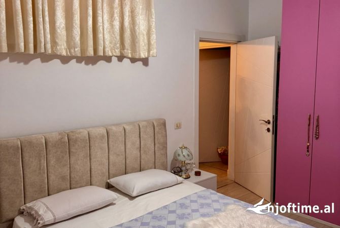 Shtepi ne shitje Apartament ne Tirane, 2+1, Mobilimi E mobiluar, Pagesa 115,000  Euro.