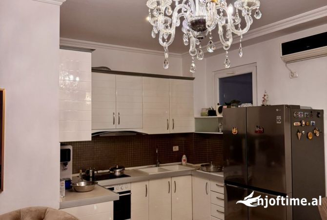 Shtepi ne shitje Apartament ne Tirane, 2+1, Mobilimi E mobiluar, Pagesa 115,000  Euro.