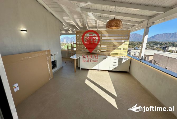 Shtepi ne shitje Penthose(kati i fundit panoramik) ne Tirane, 3+1, Mobilimi E mobiluar, Pagesa 650,000  Euro.