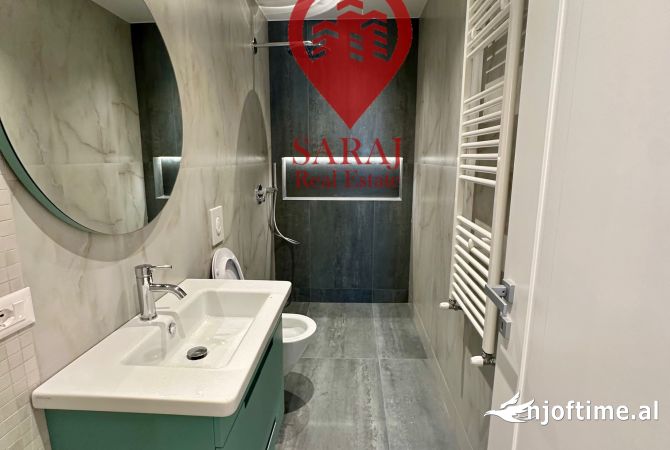 Shtepi ne shitje Penthose(kati i fundit panoramik) ne Tirane, 3+1, Mobilimi E mobiluar, Pagesa 650,000  Euro.