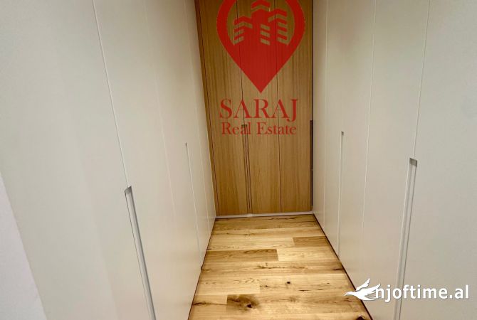 Shtepi ne shitje Penthose(kati i fundit panoramik) ne Tirane, 3+1, Mobilimi E mobiluar, Pagesa 650,000  Euro.