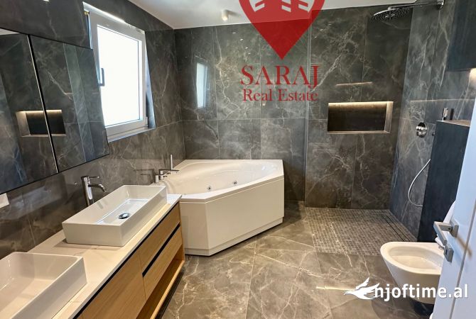 Shtepi ne shitje Penthose(kati i fundit panoramik) ne Tirane, 3+1, Mobilimi E mobiluar, Pagesa 650,000  Euro.