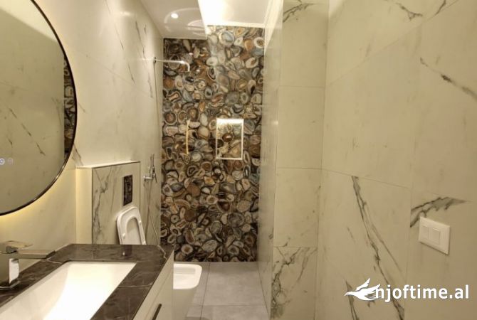 Shtepi ne shitje Apartament ne Tirane, 2+1, Mobilimi Bosh, pa mobiluar, Pagesa 210,000  Euro.