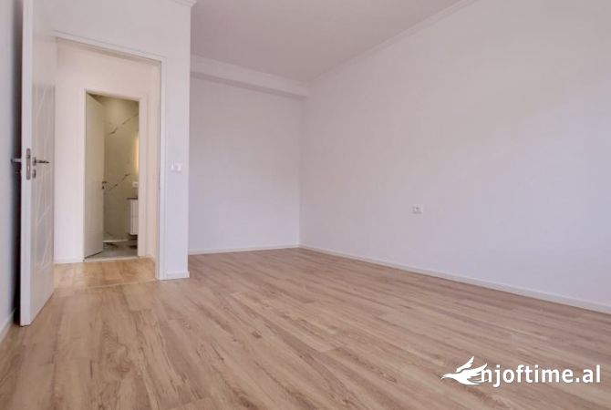 Shtepi ne shitje Apartament ne Tirane, 2+1, Mobilimi Bosh, pa mobiluar, Pagesa 210,000  Euro.