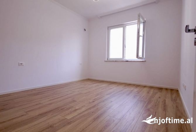 Shtepi ne shitje Apartament ne Tirane, 2+1, Mobilimi Bosh, pa mobiluar, Pagesa 210,000  Euro.