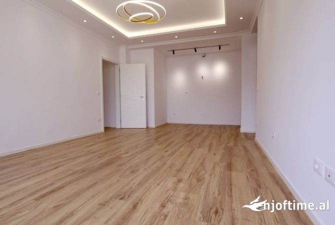 Shtepi ne shitje Apartament ne Tirane, 2+1, Mobilimi Bosh, pa mobiluar, Pagesa 210,000  Euro.