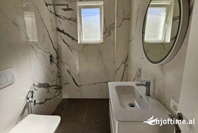 Shtepi ne shitje Apartament ne Tirane, 2+1, Mobilimi E mobiluar, Pagesa 145,000  Euro.