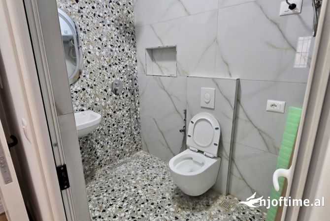 Shtepi ne shitje Apartament ne Tirane, 2+1, Mobilimi Bosh, pa mobiluar, Pagesa 120,000  Euro.