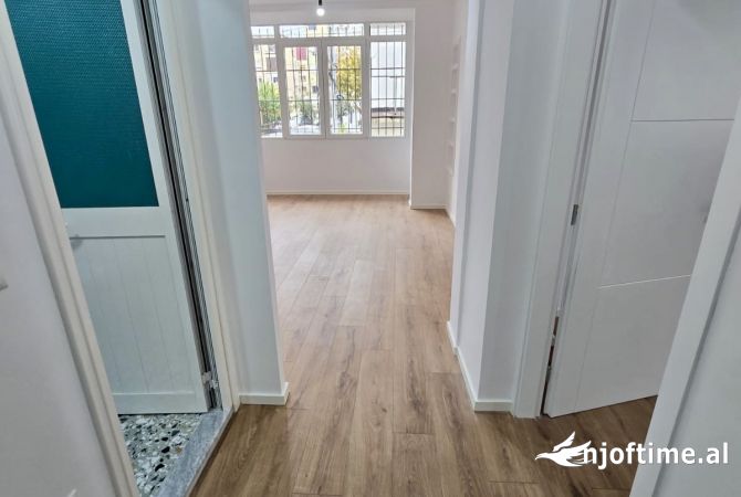 Shtepi ne shitje Apartament ne Tirane, 2+1, Mobilimi Bosh, pa mobiluar, Pagesa 120,000  Euro.