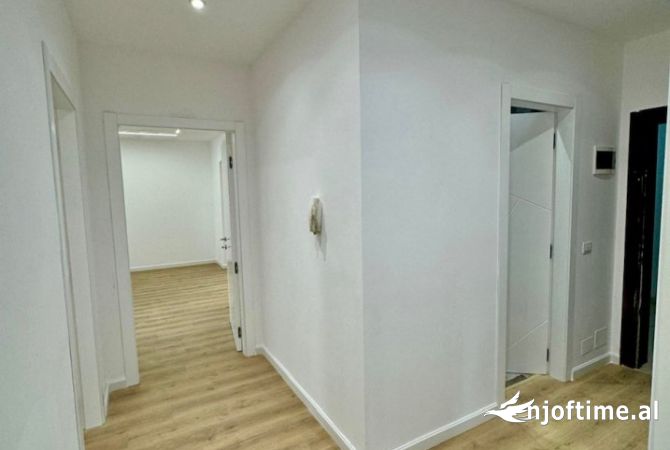 Shtepi ne shitje Apartament ne Tirane, 2+1, Mobilimi Bosh, pa mobiluar, Pagesa 170,000  Euro.