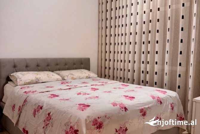 Shtepi ne shitje Apartament ne Tirane, 1+1, Mobilimi Pjeserisht e mobiluar, Pagesa 105,000  Euro.