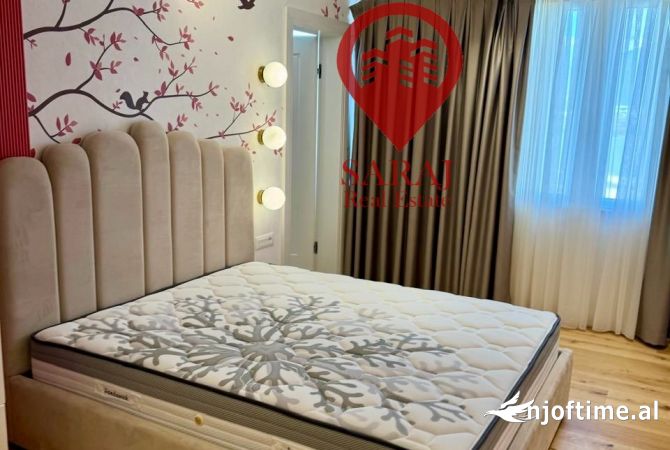 Shtepi ne shitje Penthose(kati i fundit panoramik) ne Tirane, 3+1, Mobilimi E mobiluar, Pagesa 650,000  Euro.