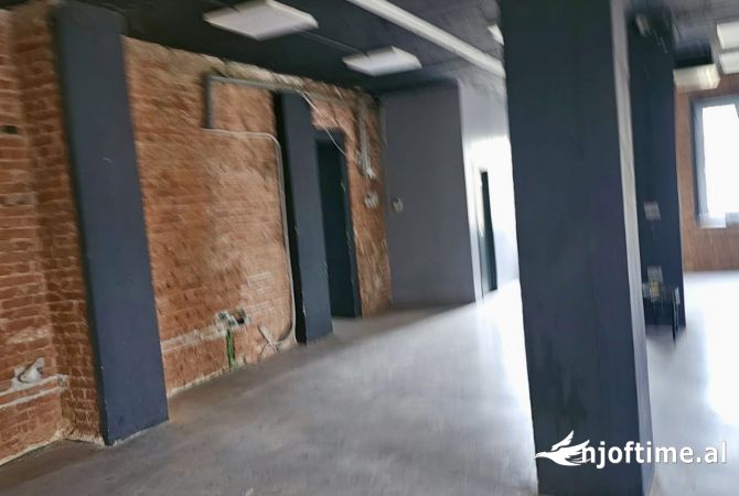 Ambient biznesi me qera 3+1 ne Tirane - 2,500 Euro