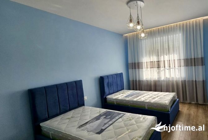 Shtepi ne shitje Apartament ne Tirane, 2+1, Mobilimi E mobiluar, Pagesa 140,000  Euro.