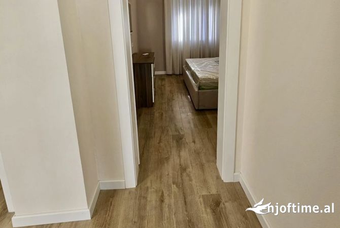 Shtepi ne shitje Apartament ne Tirane, 2+1, Mobilimi E mobiluar, Pagesa 140,000  Euro.