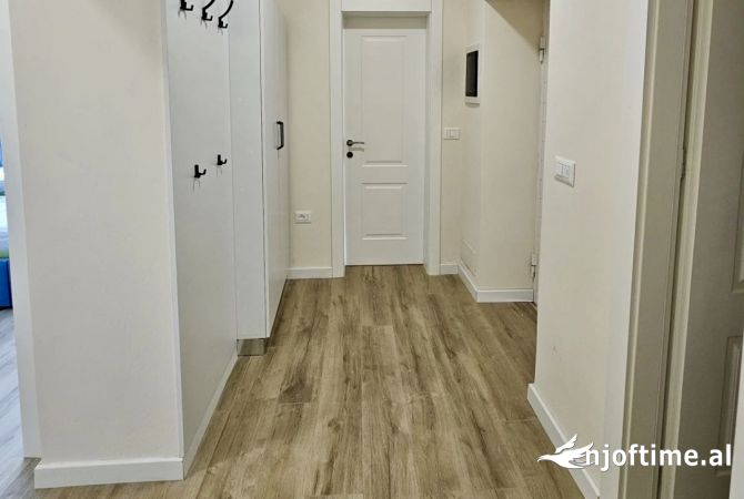 Shtepi ne shitje Apartament ne Tirane, 2+1, Mobilimi E mobiluar, Pagesa 140,000  Euro.