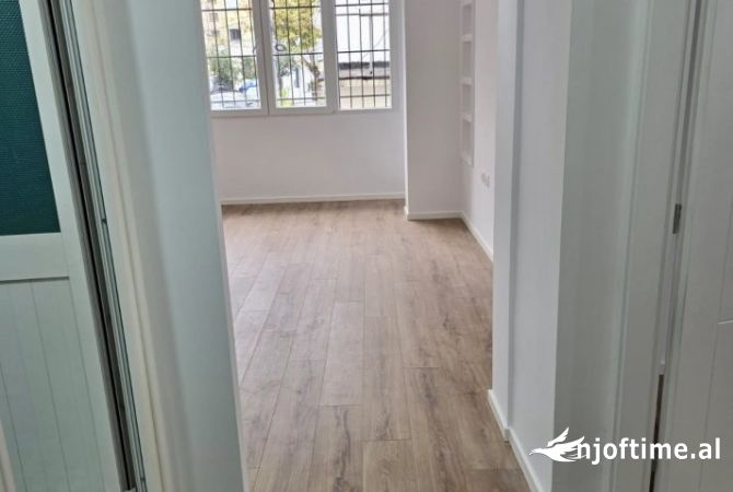 Shtepi ne shitje Apartament ne Tirane, 2+1, Mobilimi Bosh, pa mobiluar, Pagesa 120,000  Euro.