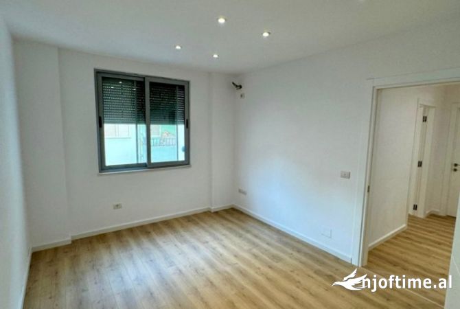 Shtepi ne shitje Apartament ne Tirane, 2+1, Mobilimi Bosh, pa mobiluar, Pagesa 170,000  Euro.