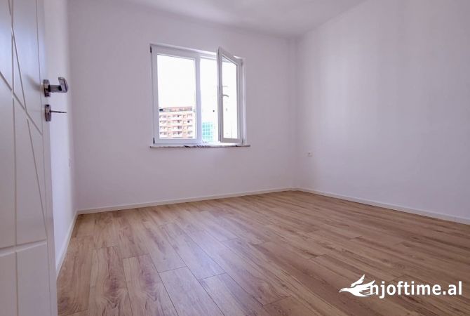 Shtepi ne shitje Apartament ne Tirane, 2+1, Mobilimi Bosh, pa mobiluar, Pagesa 210,000  Euro.