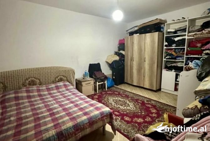 Shtepi ne shitje Apartament ne Tirane, 3+1, Mobilimi E mobiluar, Pagesa 90,000  Euro.