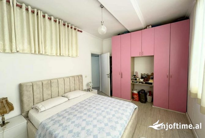 Shtepi ne shitje Apartament ne Tirane, 2+1, Mobilimi E mobiluar, Pagesa 109,000  Euro.