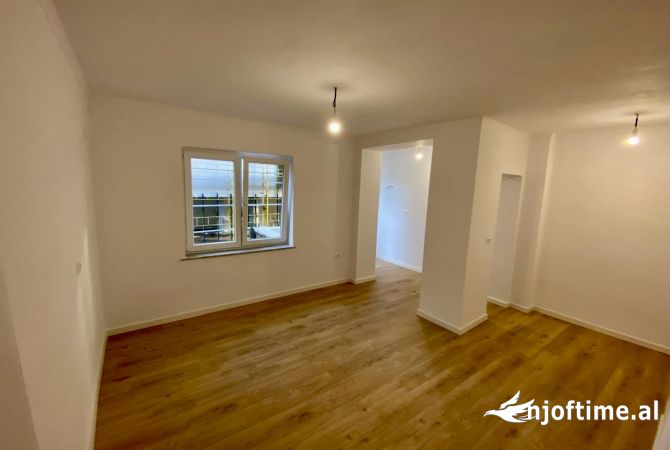 Shtepi ne shitje Apartament ne Tirane, 2+1, Mobilimi Bosh, pa mobiluar, Pagesa 185,000  Euro.