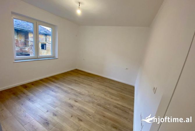Shtepi ne shitje Apartament ne Tirane, 2+1, Mobilimi Bosh, pa mobiluar, Pagesa 185,000  Euro.