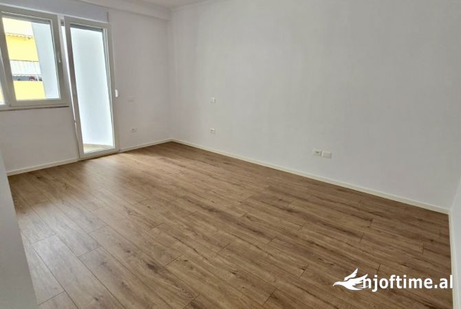 Shtepi ne shitje Apartament ne Tirane, 2+1, Mobilimi Bosh, pa mobiluar, Pagesa 210,000  Euro.