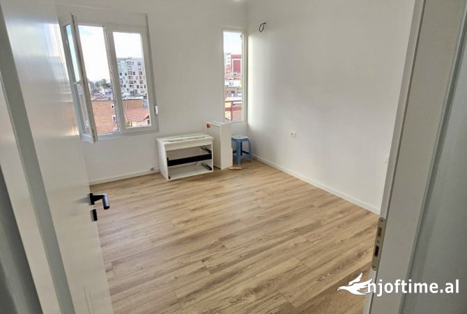 Shtepi ne shitje Apartament ne Tirane, 2+1, Mobilimi Bosh, pa mobiluar, Pagesa 132,000  Euro.