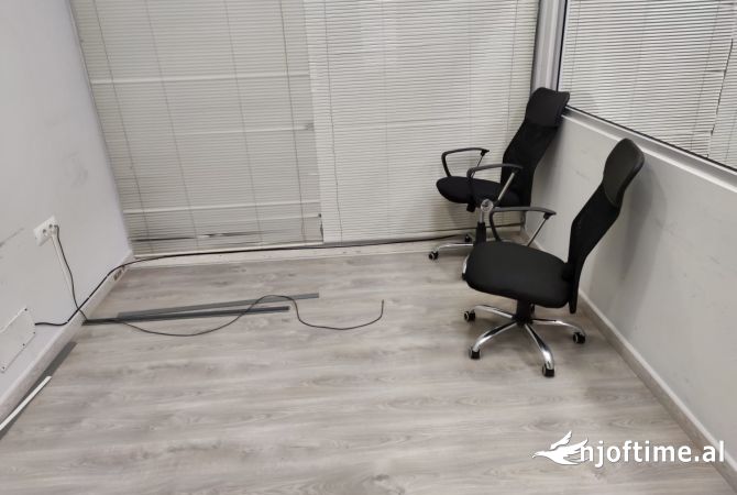 Qera Ambjent te Komuna e Parisit