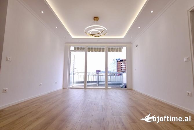Shtepi ne shitje Apartament ne Tirane, 2+1, Mobilimi Bosh, pa mobiluar, Pagesa 210,000  Euro.
