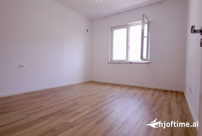 Shtepi ne shitje Apartament ne Tirane, 2+1, Mobilimi Bosh, pa mobiluar, Pagesa 210,000  Euro.