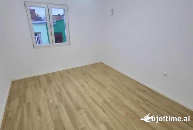 Shtepi ne shitje Apartament ne Tirane, 1+1, Mobilimi Bosh, pa mobiluar, Pagesa 120,000  Euro.