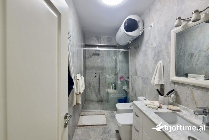 Shtepi ne shitje Apartament ne Tirane, 2+1, Mobilimi E mobiluar, Pagesa 260,000  Euro.