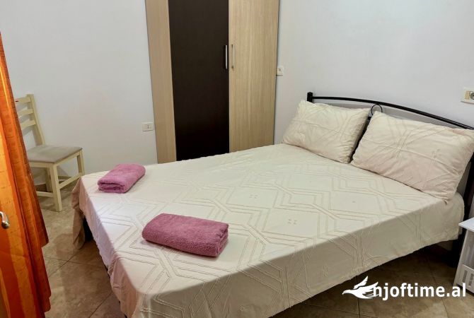 Shtepi ne shitje Apartament ne Tirane, 3+1, Mobilimi E mobiluar, Pagesa 135,000  Euro.