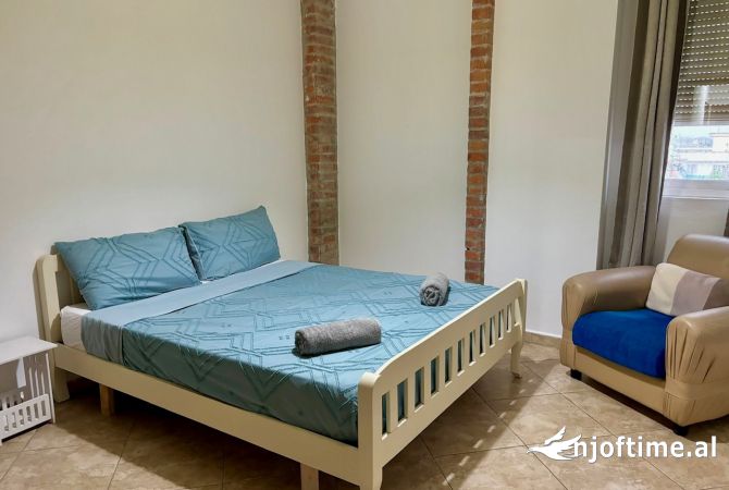 Shtepi ne shitje Apartament ne Tirane, 3+1, Mobilimi E mobiluar, Pagesa 135,000  Euro.