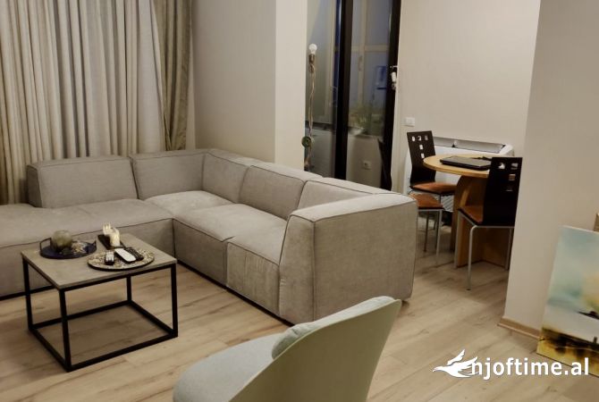 Shtepi ne shitje Apartament ne Tirane, 2+1, Mobilimi E mobiluar, Pagesa 300,000  Euro.
