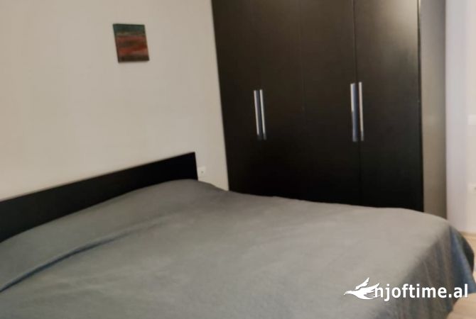Shtepi ne shitje Apartament ne Tirane, 2+1, Mobilimi E mobiluar, Pagesa 300,000  Euro.