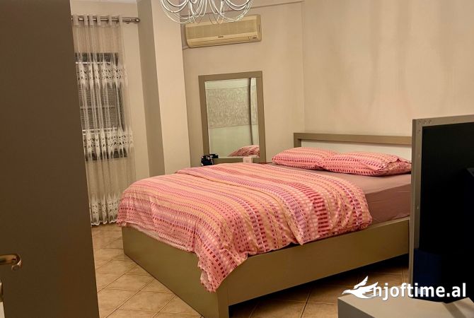 Shtepi ne shitje Apartament ne Tirane, 2+1, Mobilimi E mobiluar, Pagesa 210,000  Euro.