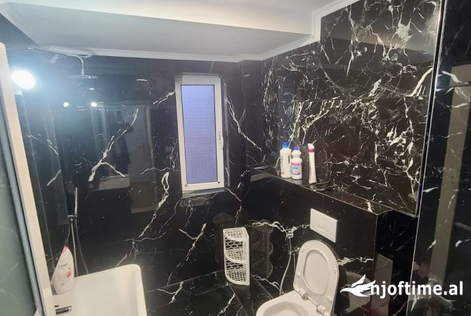 Shtepi ne shitje Apartament ne Tirane, 1+1, Mobilimi Bosh, pa mobiluar, Pagesa 119,900  Euro.