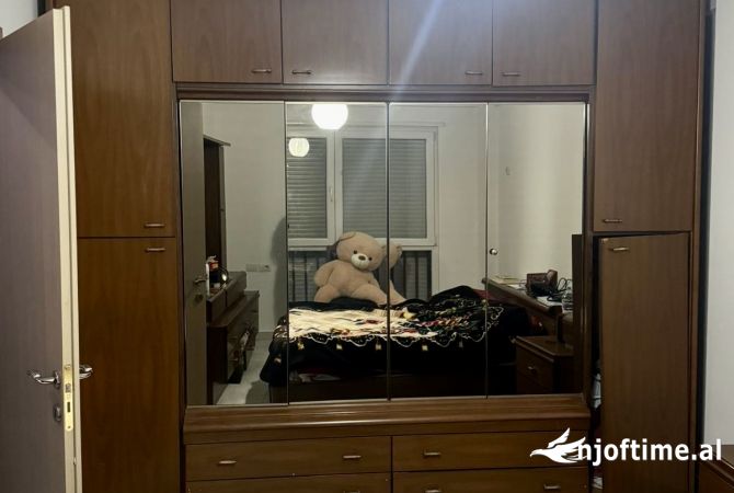 Shtepi me qera Apartament ne Tirane, 2+1, Mobilimi E mobiluar, Pagesa 550  Euro.
