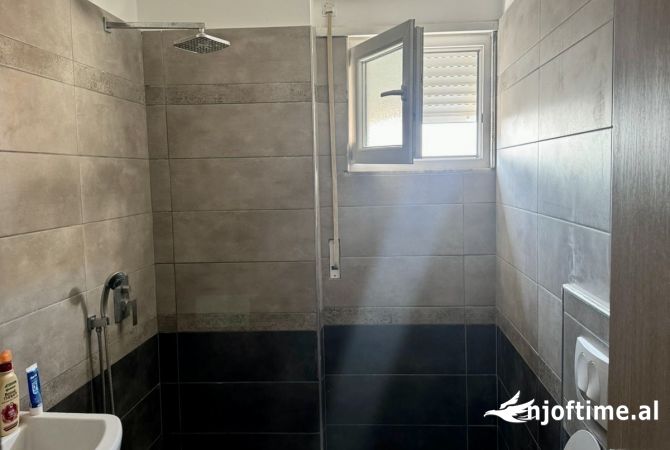 Shtepi me qera Apartament ne Tirane, 2+1, Mobilimi E mobiluar, Pagesa 550  Euro.