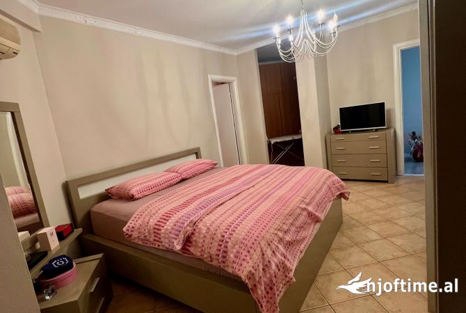 Shtepi ne shitje Apartament ne Tirane, 2+1, Mobilimi E mobiluar, Pagesa 210,000  Euro.