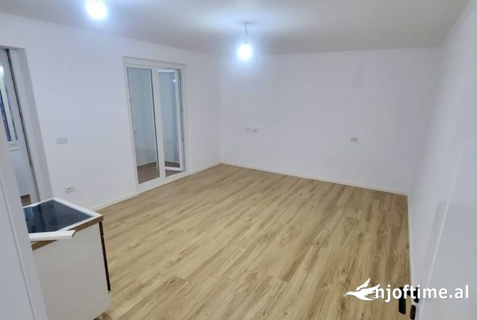 Shtepi ne shitje Apartament ne Tirane, 1+1, Mobilimi Bosh, pa mobiluar, Pagesa 120,000  Euro.